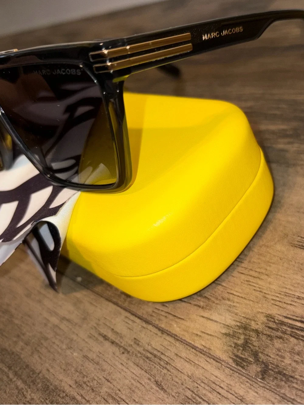 NEW Marc Jacobs Black Frame Sunglasses with Gradient Brown Lenses